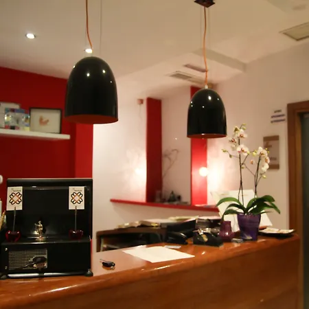 Albany Πανσιόν León