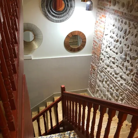 Albany Konukevi León