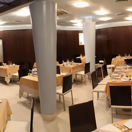 Albany Konukevi León