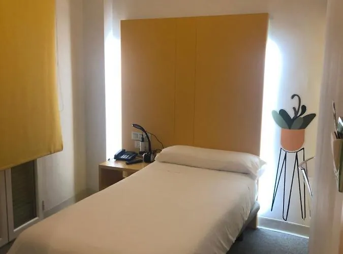 Albany בית הארחה 2*