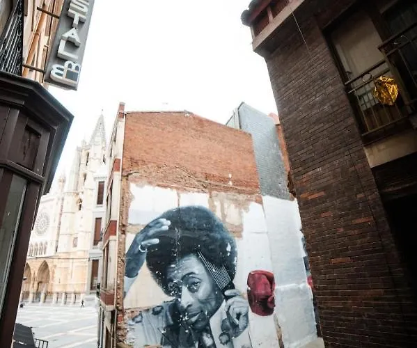 Albany בית הארחה לאון