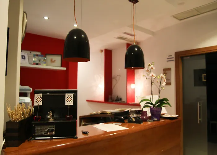 Albany בית הארחה לאון