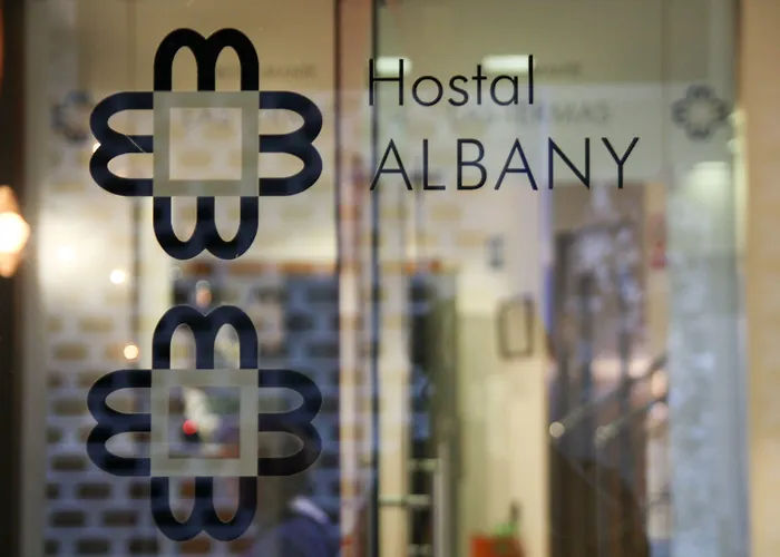 Albany בית הארחה לאון