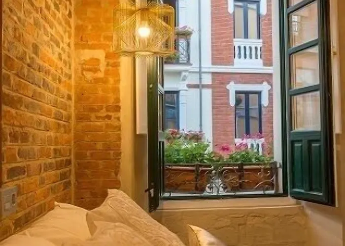 Albany בית הארחה