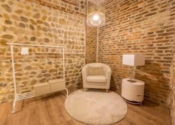 Albany בית הארחה לאון