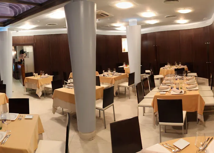 Albany בית הארחה לאון