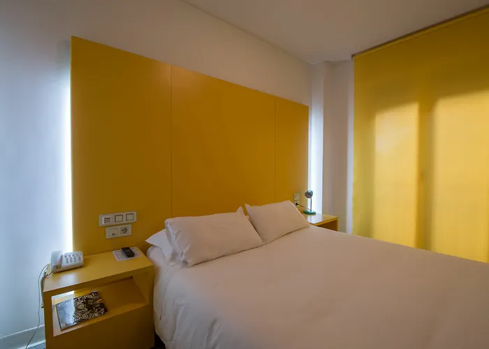 Albany בית הארחה לאון