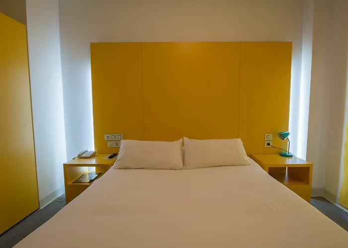 Albany בית הארחה 2*